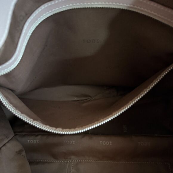 Tod's CS24 Beige Tote Bag - Picture 12 of 16